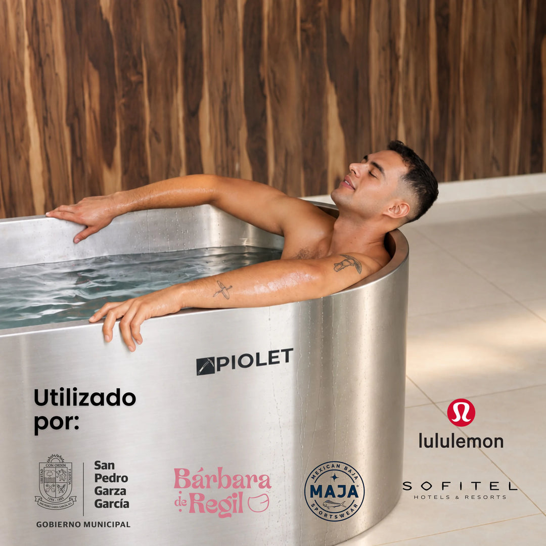 Hombre en baño de hielo dentro de la tina PIOLET Steel y marcas que la utilizan