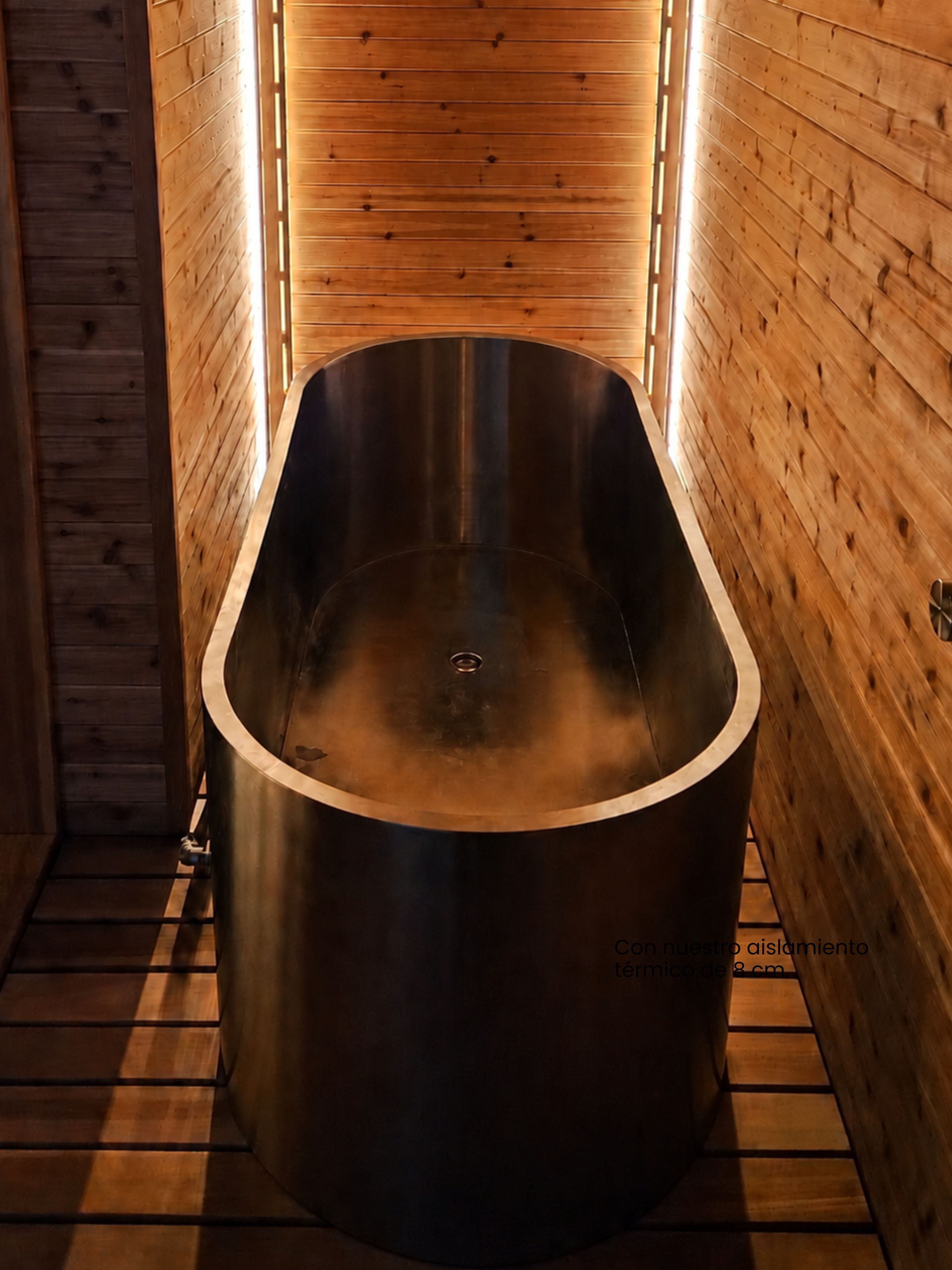 PIOLET CyberPlunge in a spa setting: fixed 304 stainless ice bath with double wall and 12 mm insulation between walls